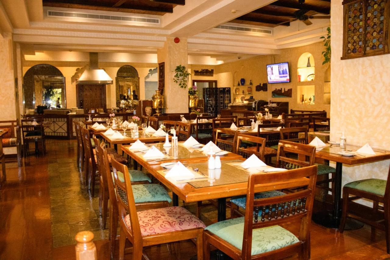 Delmon International Hotel Manama Exterior foto
