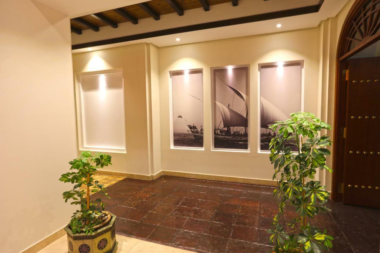 Delmon International Hotel Manama Exterior foto
