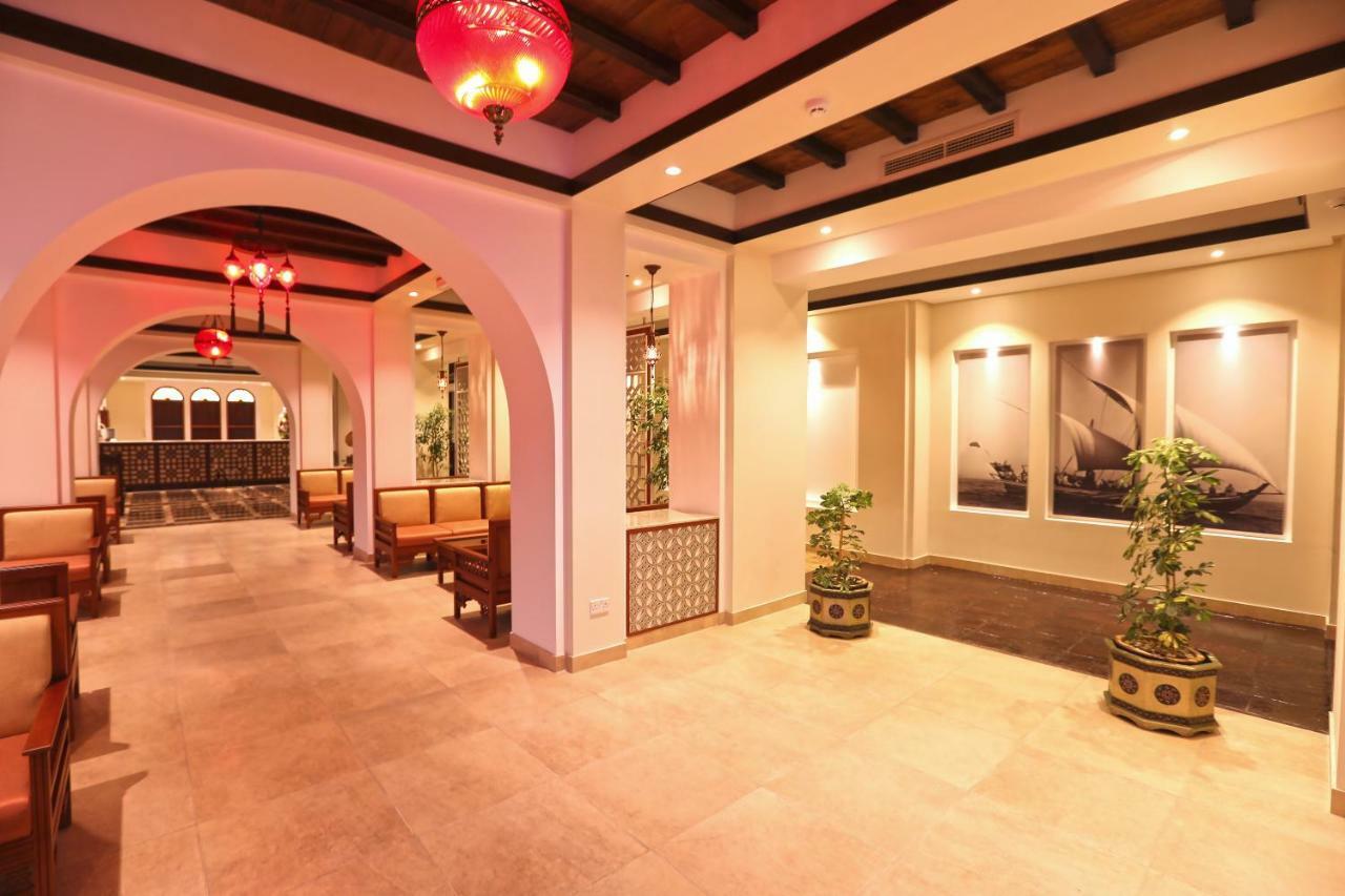 Delmon International Hotel Manama Exterior foto